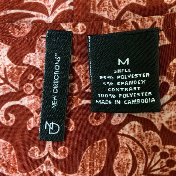 New Directions top. Size M - Picture 5 of 6